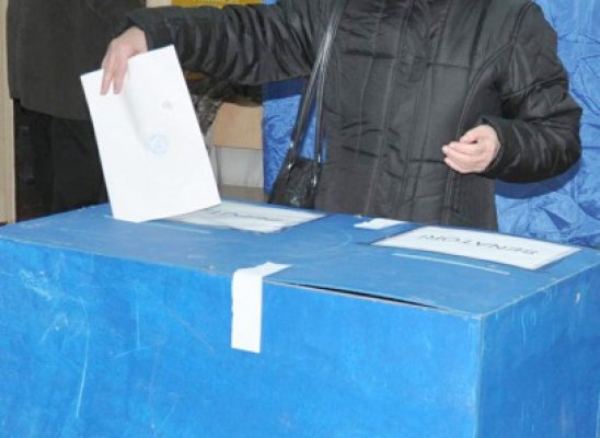 Peste 50.000 de maghiari cu dublă cetăţenie votează la alegerile din Ungaria
